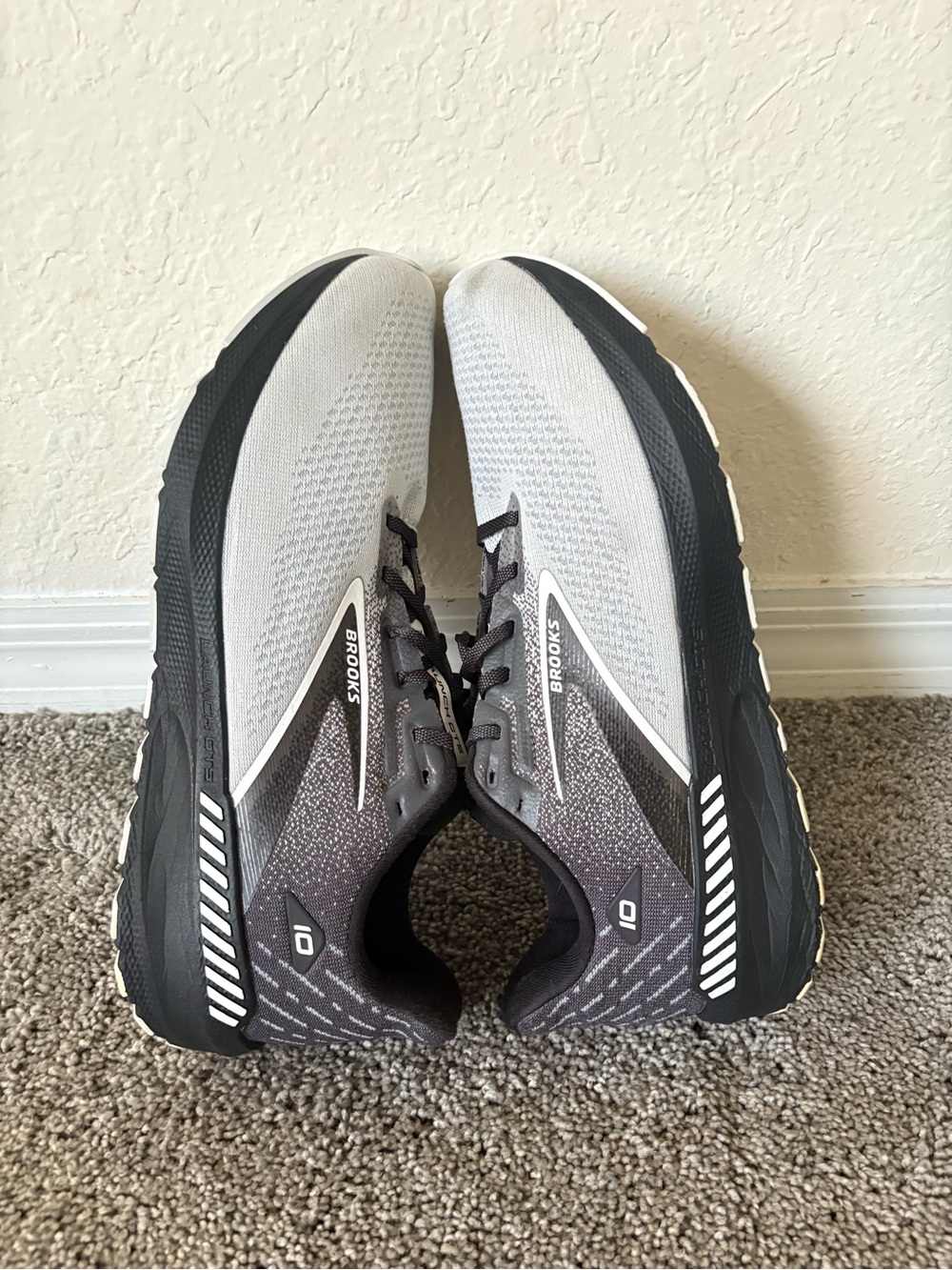 Brooks Launched GTS 10 Size 14 - Picture 6 of 14
